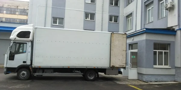 Вантажне таксі чи власний транспорт: що вигідніше для переїзду