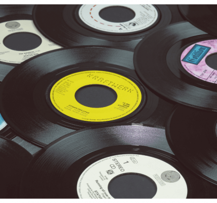 Вінілові платівки: чому вони повернулися і як розпочати колекцію