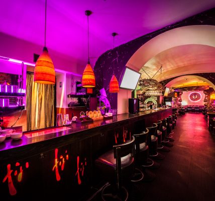 Fiji Lounge Bar — лаунж-ресторан з терасою на Подолі: місце, де хочеться повертатися