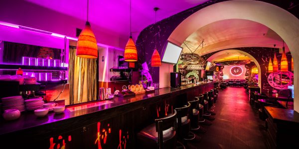 Fiji Lounge Bar — лаунж-ресторан з терасою на Подолі: місце, де хочеться повертатися